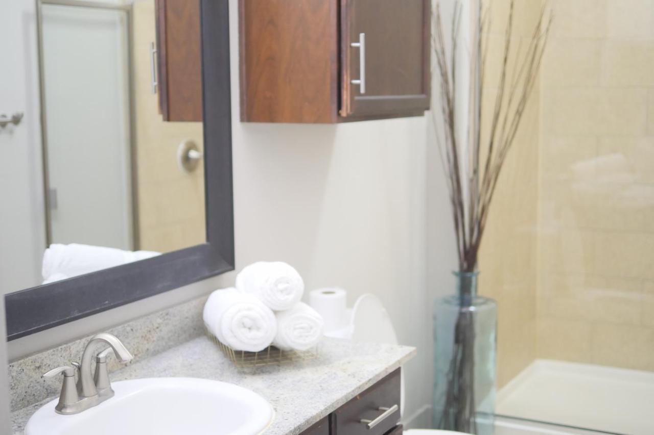 Apartament Urban Oasis Your Perfect Getaway In The Heart Of Downtown! Houston Zewnętrze zdjęcie